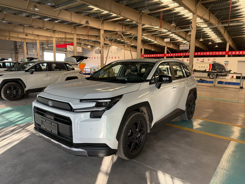 2026 Toyota RAV4 2.0L CVT 4WD Luxury Edition
